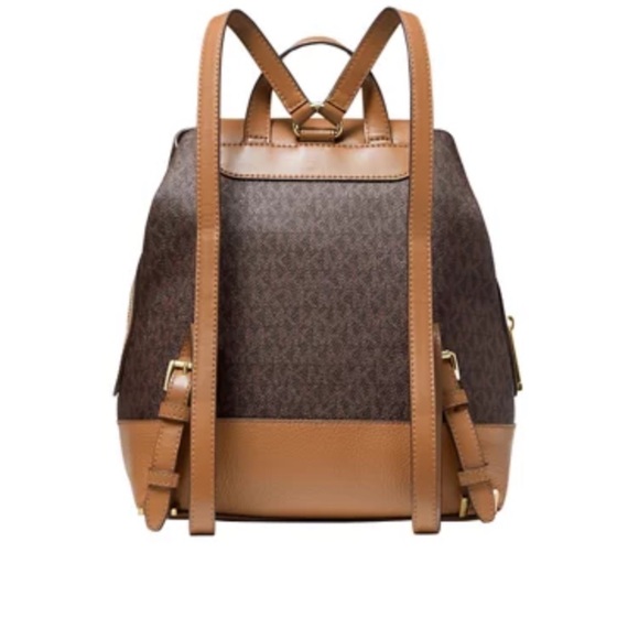 NWOT- MICHAEL KORS SIGNATURE RAVEN BACKPACK. Not included in the 65% off sale - Picture 4 of 6